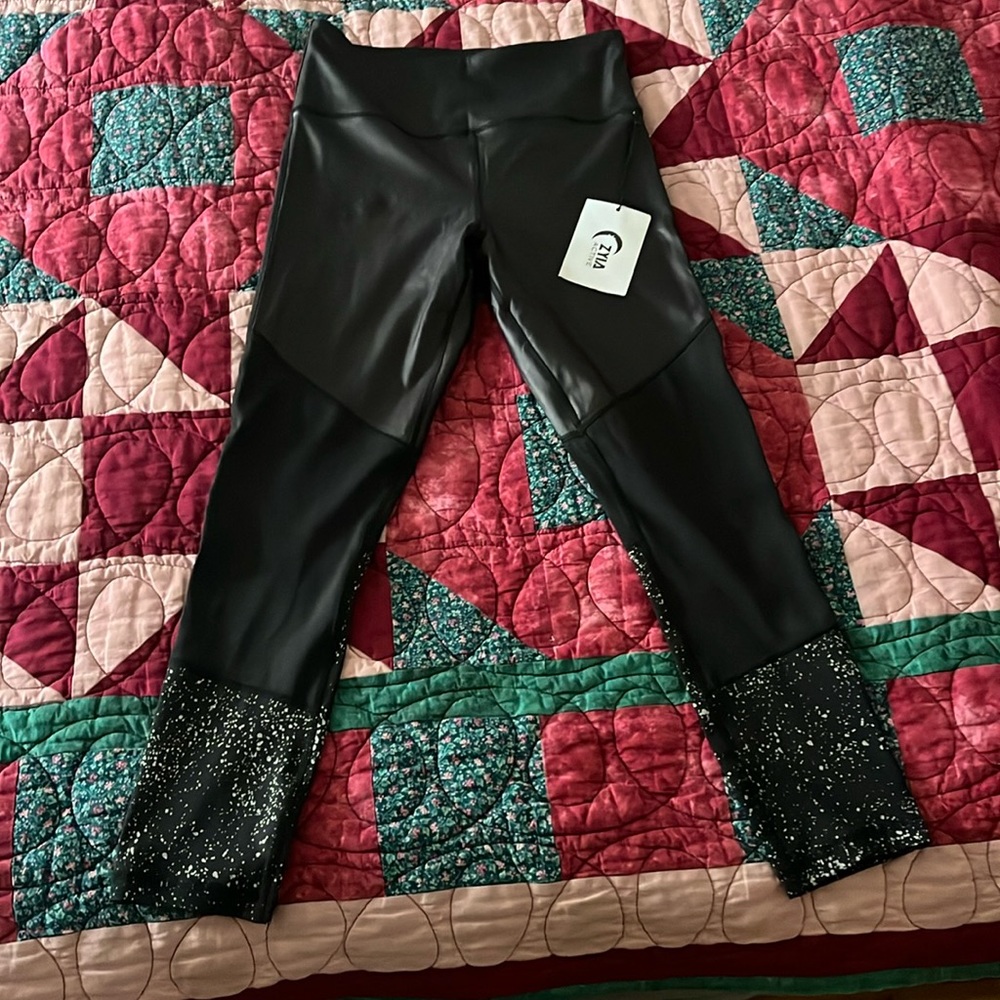 Zyia Black Reflective Metallic Light n Tight High Rise Leggings 24”